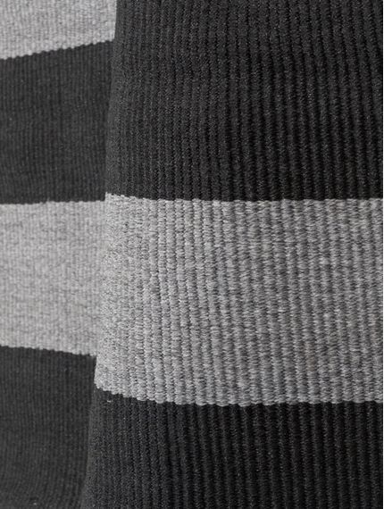 Mihran-Kilims-GardenNegroYGris-Kilim-3