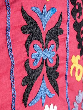 Alfombra-tipo-manda-colorida-MANTA-SUZANI-234x298-Mihran-1