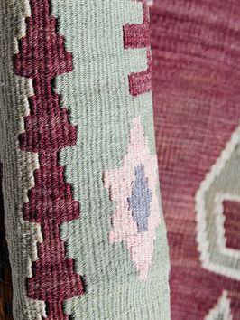 Alfombra-con-figuras-tribales-KILIM-ANATOLIA-156x180-Mihran-1