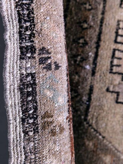 Alfombra-camino-beige-ALFOMBRA-TURCA-OUSHAK-LAVADA-261X355-Mihran-1